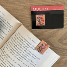 Load image into Gallery viewer, Magnetic Bookmarks set of 2 - Miniature - Flowers Beige