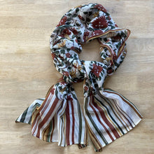 Load image into Gallery viewer, Scarf Chanderi - ۢMural, Karauli City Palace