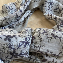 Load image into Gallery viewer, Scarf Chanderi - Painted Door, Hawa Mahal