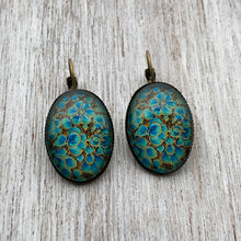 Load image into Gallery viewer, 25 mm Oval Lever Back - Shirkha - Naqashi Kashmir Green Flowers
