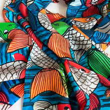 Load image into Gallery viewer, Scarf Crepe - Kalighat Pat - Fish
