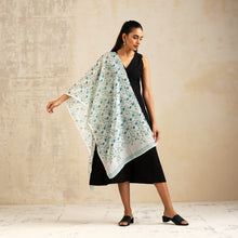 Load image into Gallery viewer, Scarf Chanderi - Himalayan, Wild Flowers
