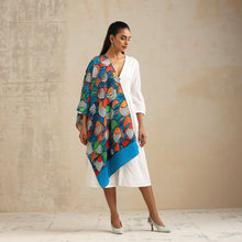 Load image into Gallery viewer, Scarf Crepe - Kalighat Pat - Fish
