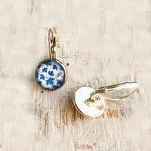 Load image into Gallery viewer, 12 mm Round Lever Back - Chinar Leaves Blue
