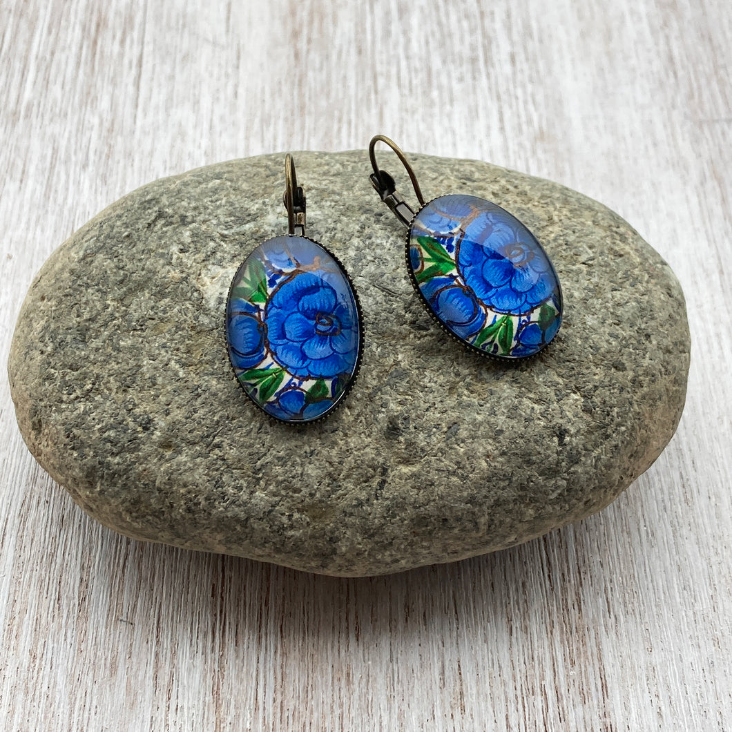 25 mm Oval Lever Back - Gul-Andar-Gul-Naqashi - Kashmir Blue Flowers