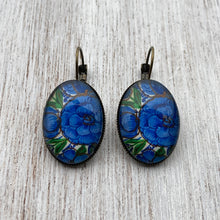 Load image into Gallery viewer, 25 mm Oval Lever Back - Gul-Andar-Gul-Naqashi - Kashmir Blue Flowers
