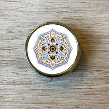 Load image into Gallery viewer, Gift Set  -  Pill Box, Paper Weight Clock, Key Ring,  Painted Medallion, Amer Fort, Jaipur
