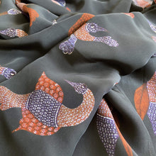 Load image into Gallery viewer, Scarf Crepe - Birds Gond
